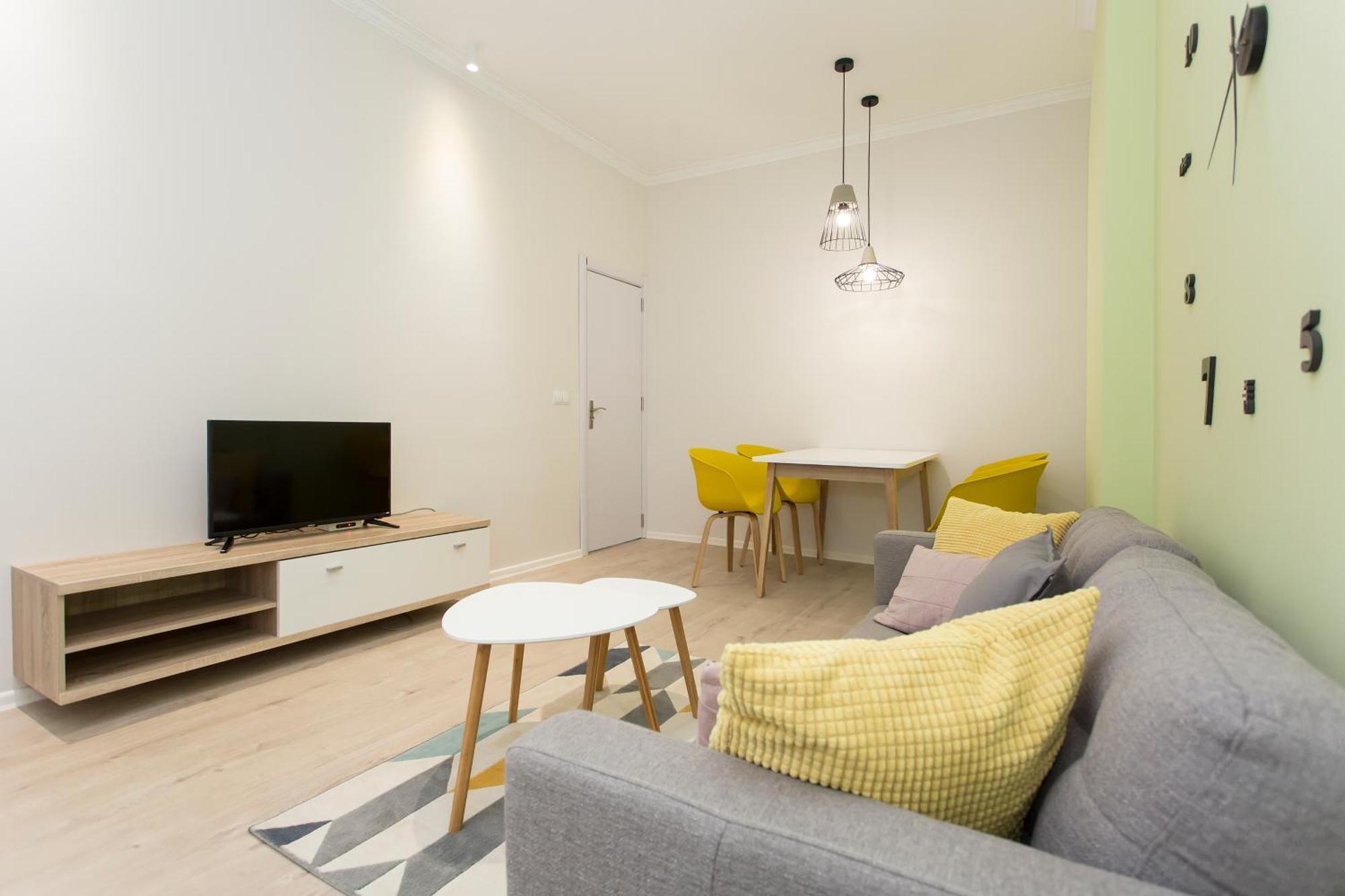 The Cozy Apartment, *